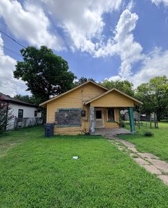 3906 Metropolitan Ave