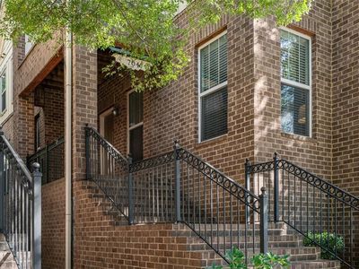 704 Charles Bank Ave SE