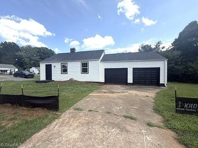 1048 E Clemmonsville Rd