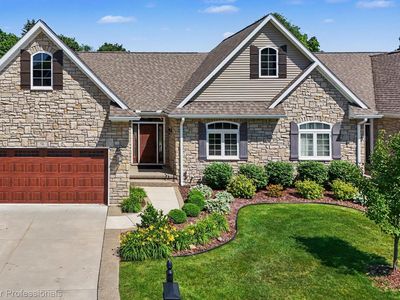 56 Fox Hollow Dr