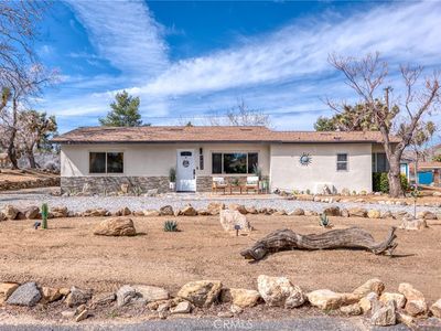 7432 Dumosa Ave