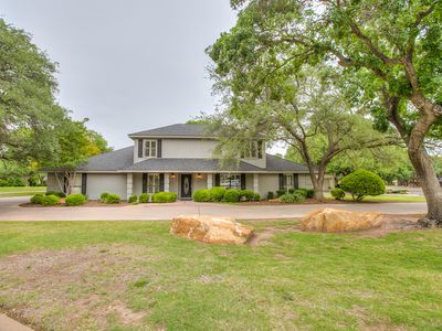 5235 Beverly Dr