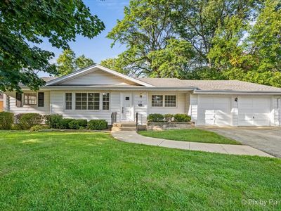 Property at 206 E Woodworth Pl, Roselle, IL