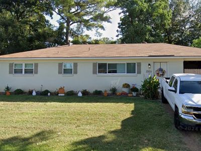 2604 Douglas Dr