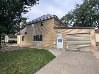 215 2nd St S