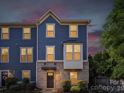 1221 Queen Lyon Ct