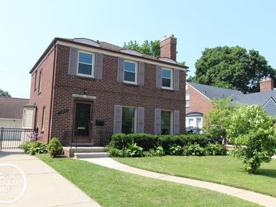 1859 Country Club Dr