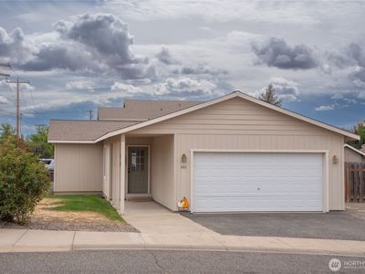 608 E Remington Drive