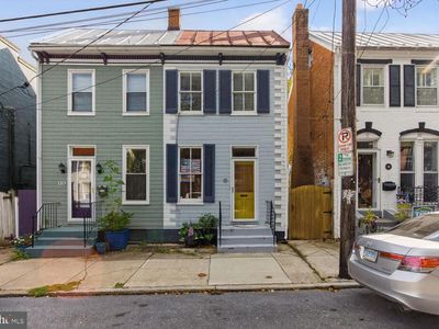 112 E 4th St