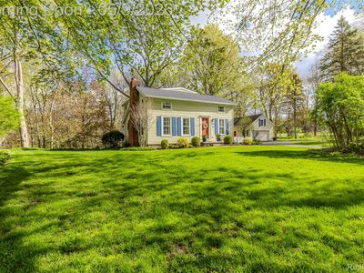 1081 E Tienken Rd