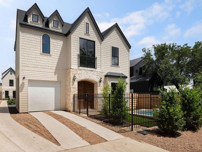 4415 Gillis St #1