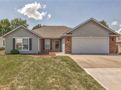 702 SW Hillside Ct