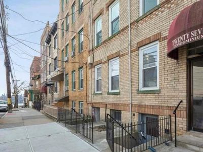 27 66th St APT 3