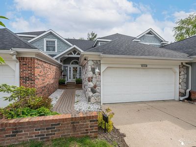 604 Meadowlands Ct