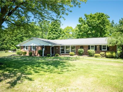 126 Lapeer Dr