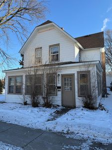 681 Old Highway 8 NW