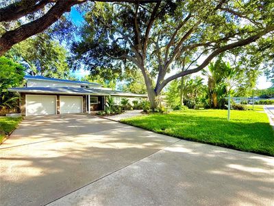 1557 ROBINSON DRIVE N