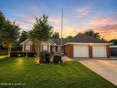 2 Chloe Ct