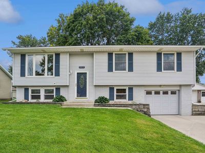 905 Lilac Ln