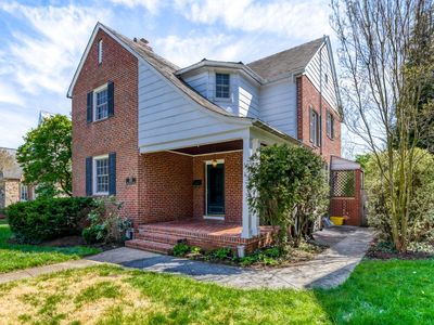 211 E Lake Ave