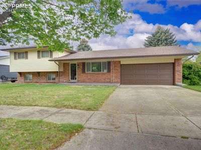 1126 Moffat Cir