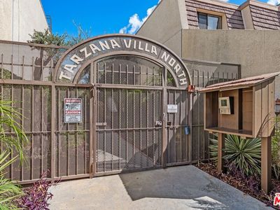 Property at 18415 Collins St Unit F, Tarzana, CA