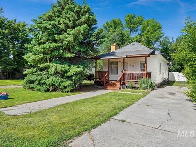 Property at 713 Montana St, Gooding, ID