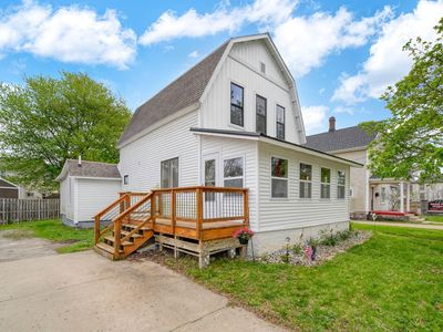 81 Hillsdale St