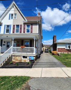 14 W 10th St