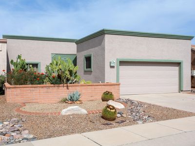2327 S Cliff Dr