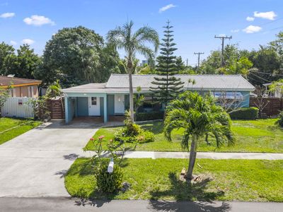 2136 NE 4th Court