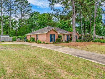 647 Chatsworth Dr