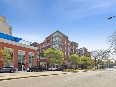 2025 S Indiana Ave APT 209