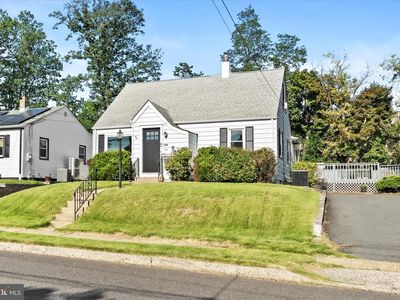 359 Churchill Ave