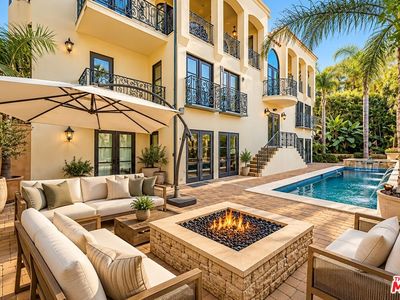 3110 Benedict Canyon Dr
