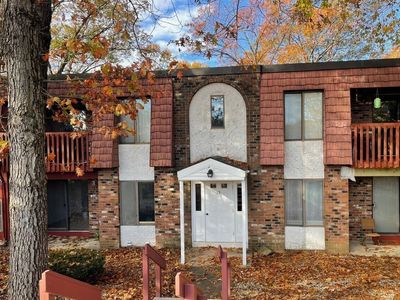 Property at 15 Woodsedge Drive APT 4B, Newington, CT