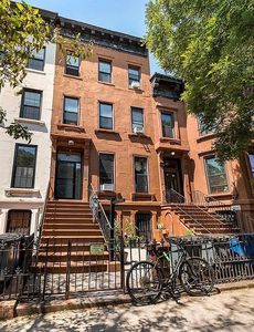 887 Lafayette Ave