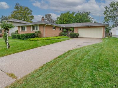 14 Woodbury Dr
