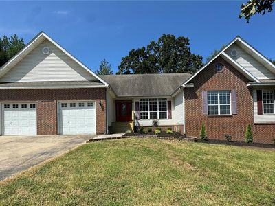 6115 Greenbriar Dr