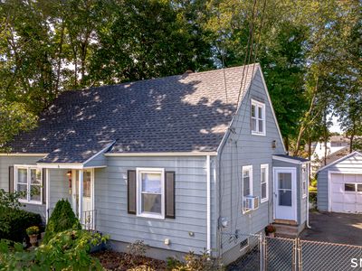 6 Nicholas Drive