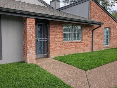 5815 Village Forest Ct