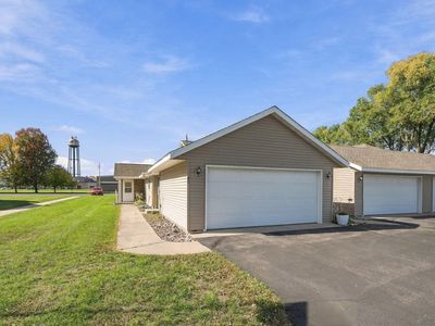 40 Sunrise Dr