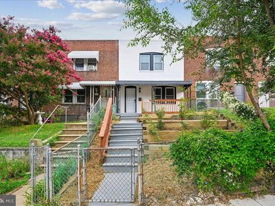 806 Stoll St