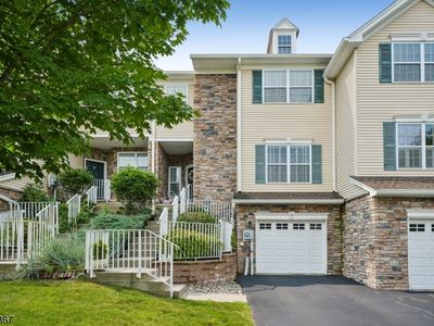 33 CANTERBURY CT