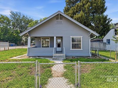 Property at 103 N Dewey Ave, Middleton, ID