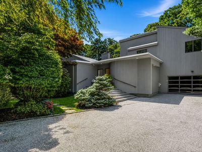 3 Quantuck Bay Ln