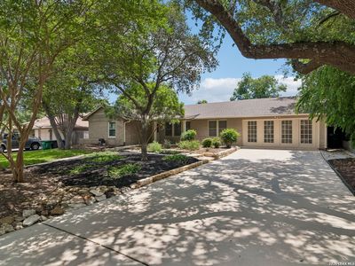 438 Oakleaf Drive