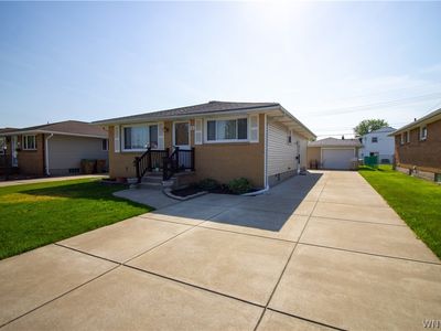 Property at 60 Joanne Ln, Cheektowaga, NY