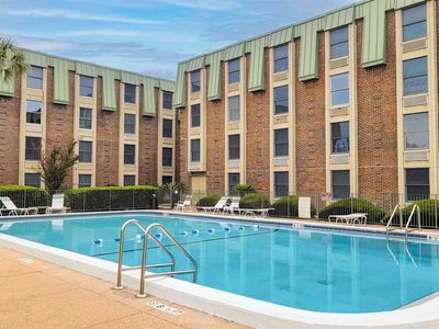 224 E Garden St APT 432