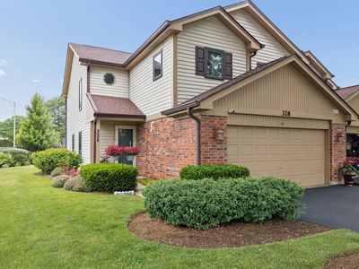Property at 328 Cromwell Ct, Westmont, IL